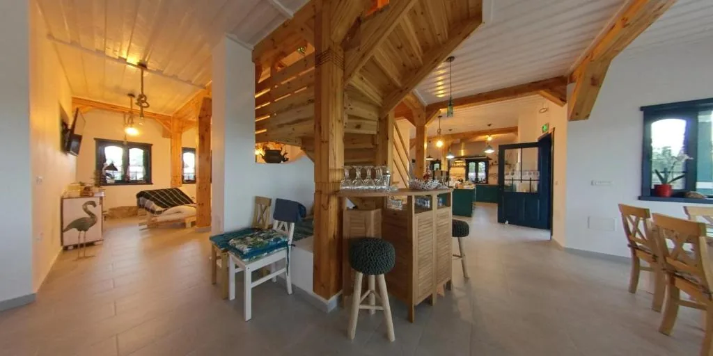 Beluga, perspectivă din curte