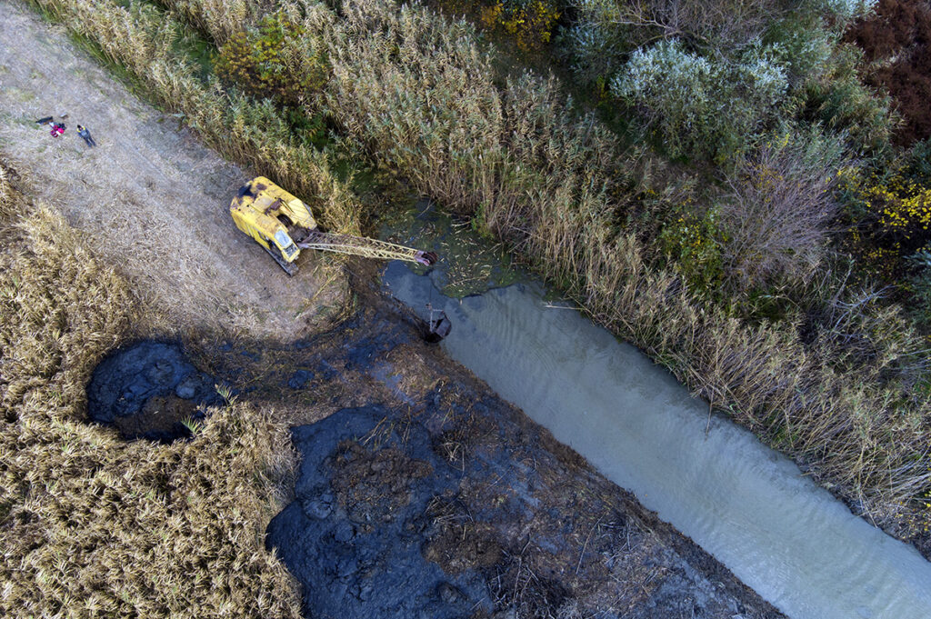 Cleaning of the channels between Danube river and Katlabuh lake